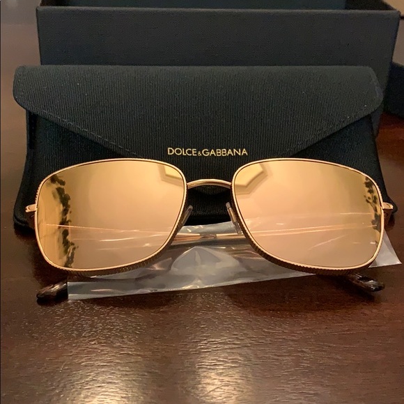 DOLCE & GABBANA ROSE GOLD OVERSIZED SUNGLASSES - Picture 5 of 5
